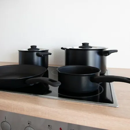 Tolstov - 3 - Kitchen - Dining Area - 25 Min Messe Dus Apartment *