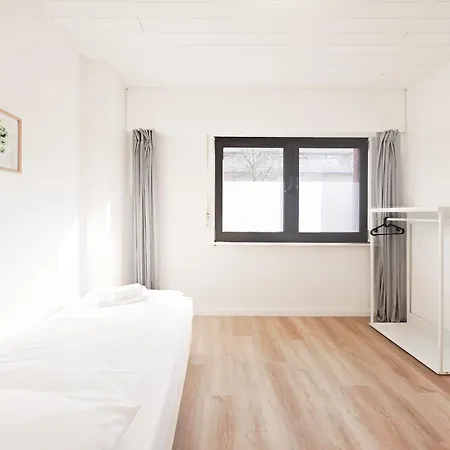 Tolstov - 3 - Kitchen - Dining Area - 25 Min Messe Dus شقة دوسبرغ