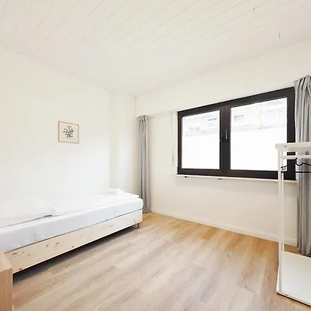 Tolstov Apartments - 3 Schlafzimmer - Kueche - Essbereich - 25 Min Messe Dus *