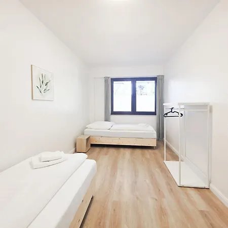 Daire Tolstov Apartments - 3 Schlafzimmer - Kueche - Essbereich - 25 Min Messe Dus