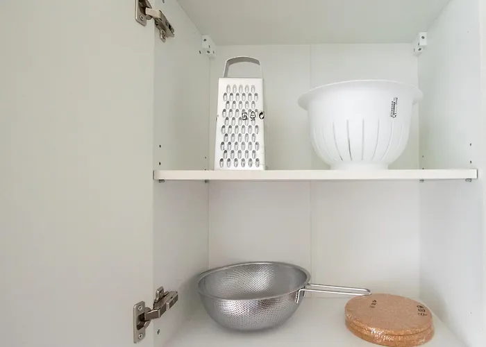 Tolstov - 3 - Kitchen - Dining Area - 25 Min Messe Dus *