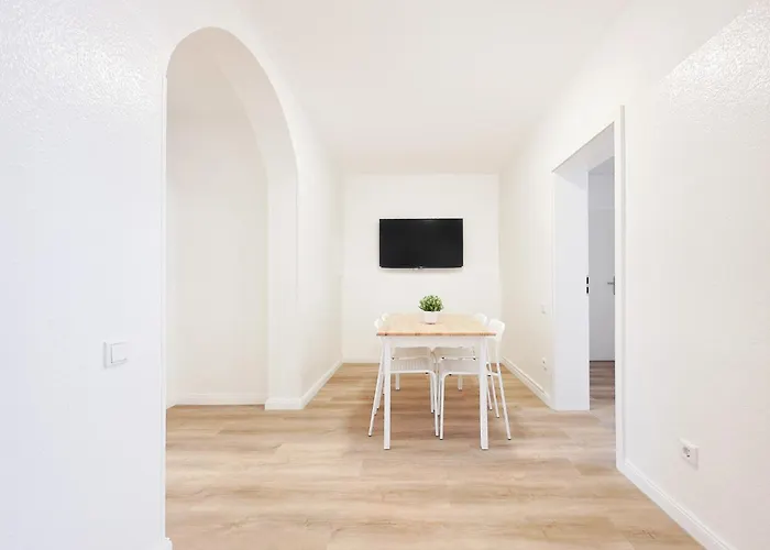 Tolstov - 3 - Kitchen - Dining Area - 25 Min Messe Dus