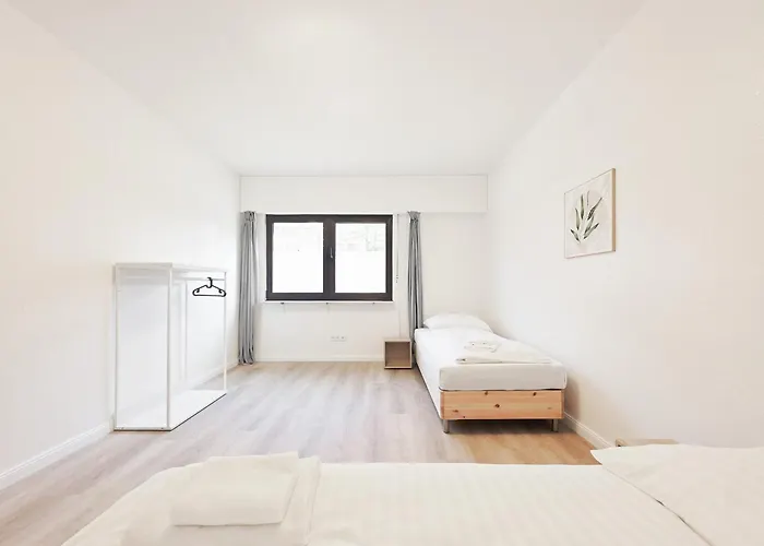 Apartman Tolstov - 3 - Kitchen - Dining Area - 25 Min Messe Dus *